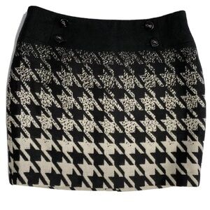 The limited houndstooth skirt